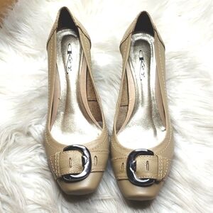 Key Brazil buckle heels Tan 39 8.5